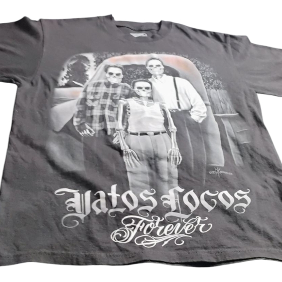 Men's Size Large Graphic T-Shirt Vatos Locos Forever DGA Mexican Skulls BLACK - Picture 1 of 8